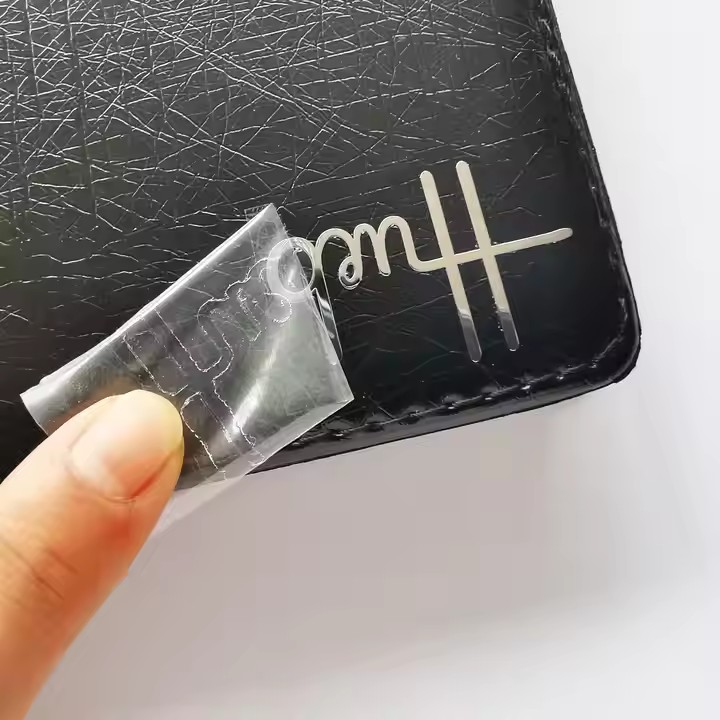 Calcomanía dorada con logotipo - Candle Souvenir reseña y precio